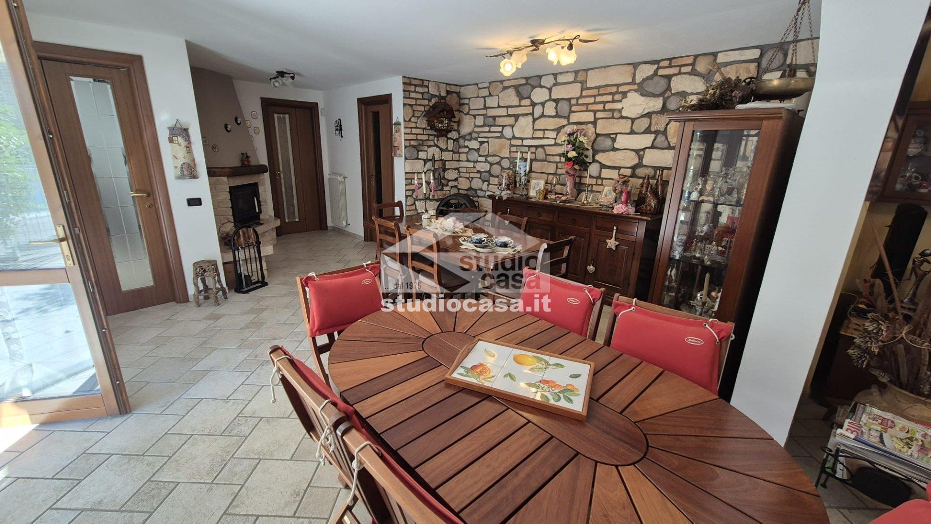 Appartamento in vendita a Riva di Solto
