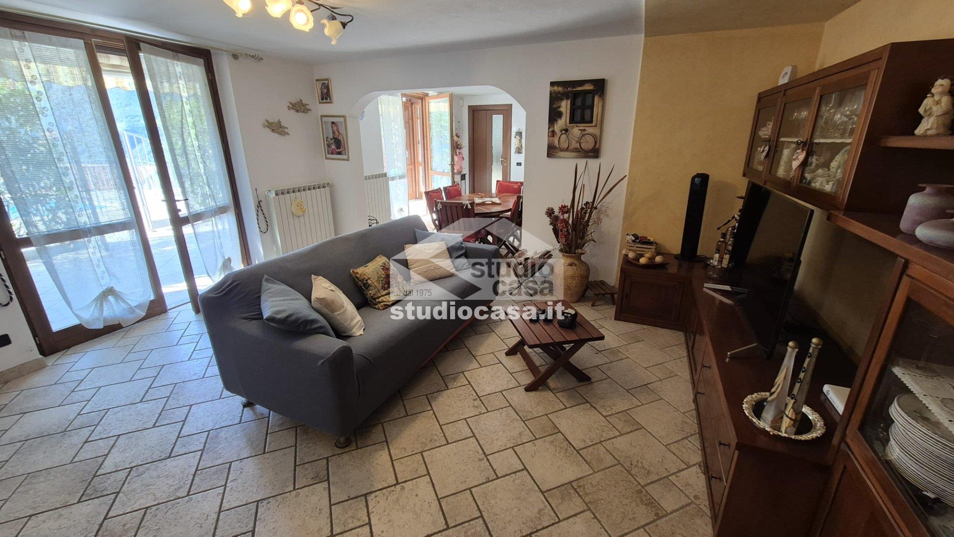 Appartamento in vendita a Riva di Solto