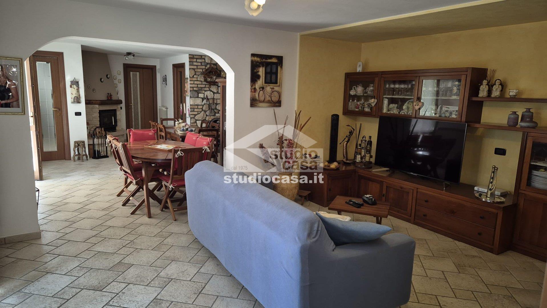 Appartamento in vendita a Riva di Solto