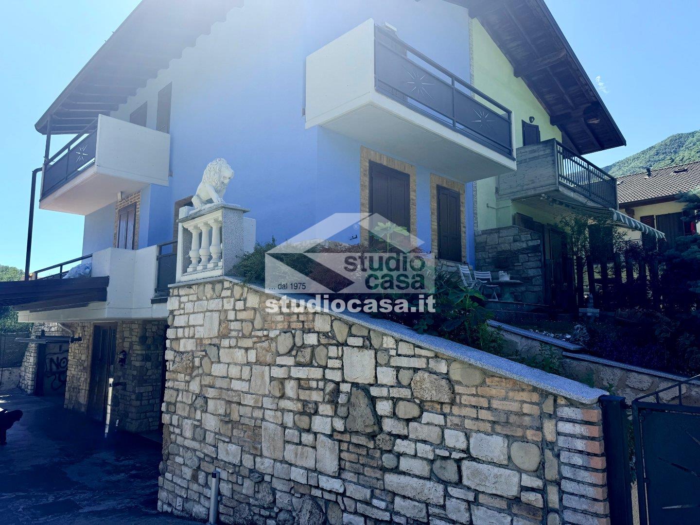 Villa a schiera di testa in vendita a Endine Gaiano