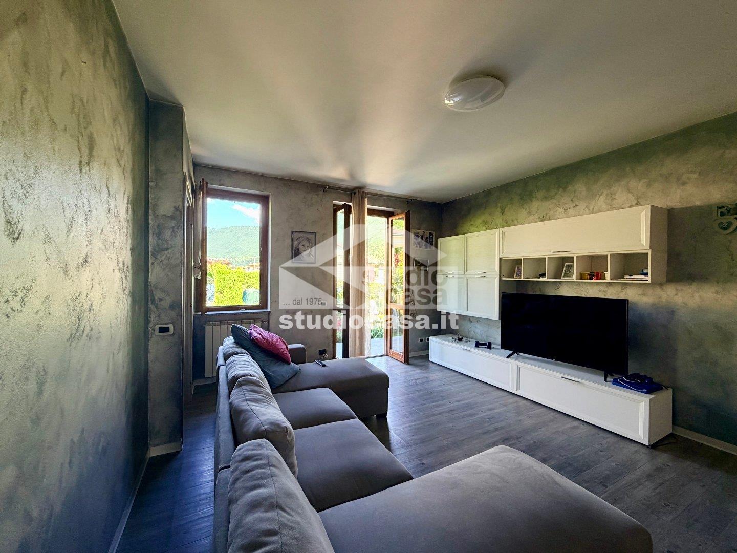 Villa a schiera di testa in vendita a Endine Gaiano