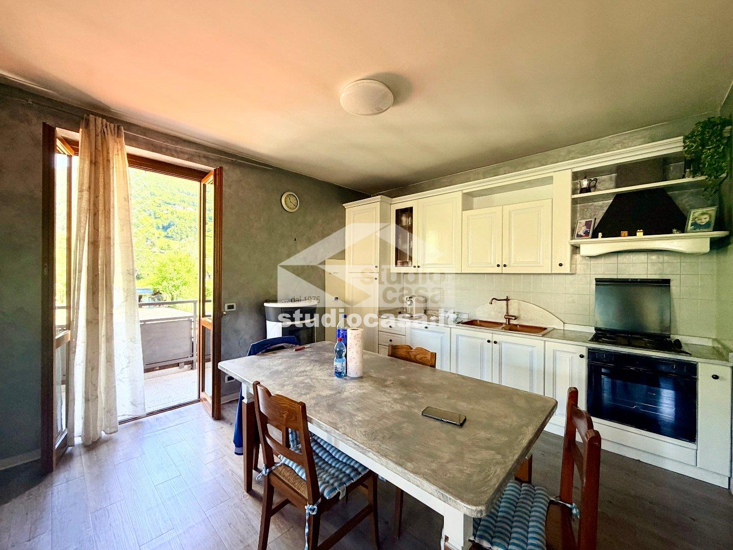 Villa a schiera di testa in vendita a Endine Gaiano