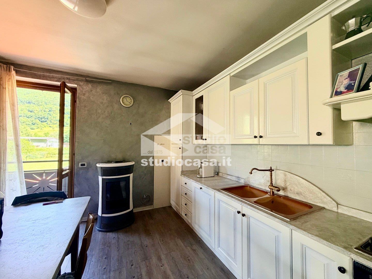 Villa a schiera di testa in vendita a Endine Gaiano