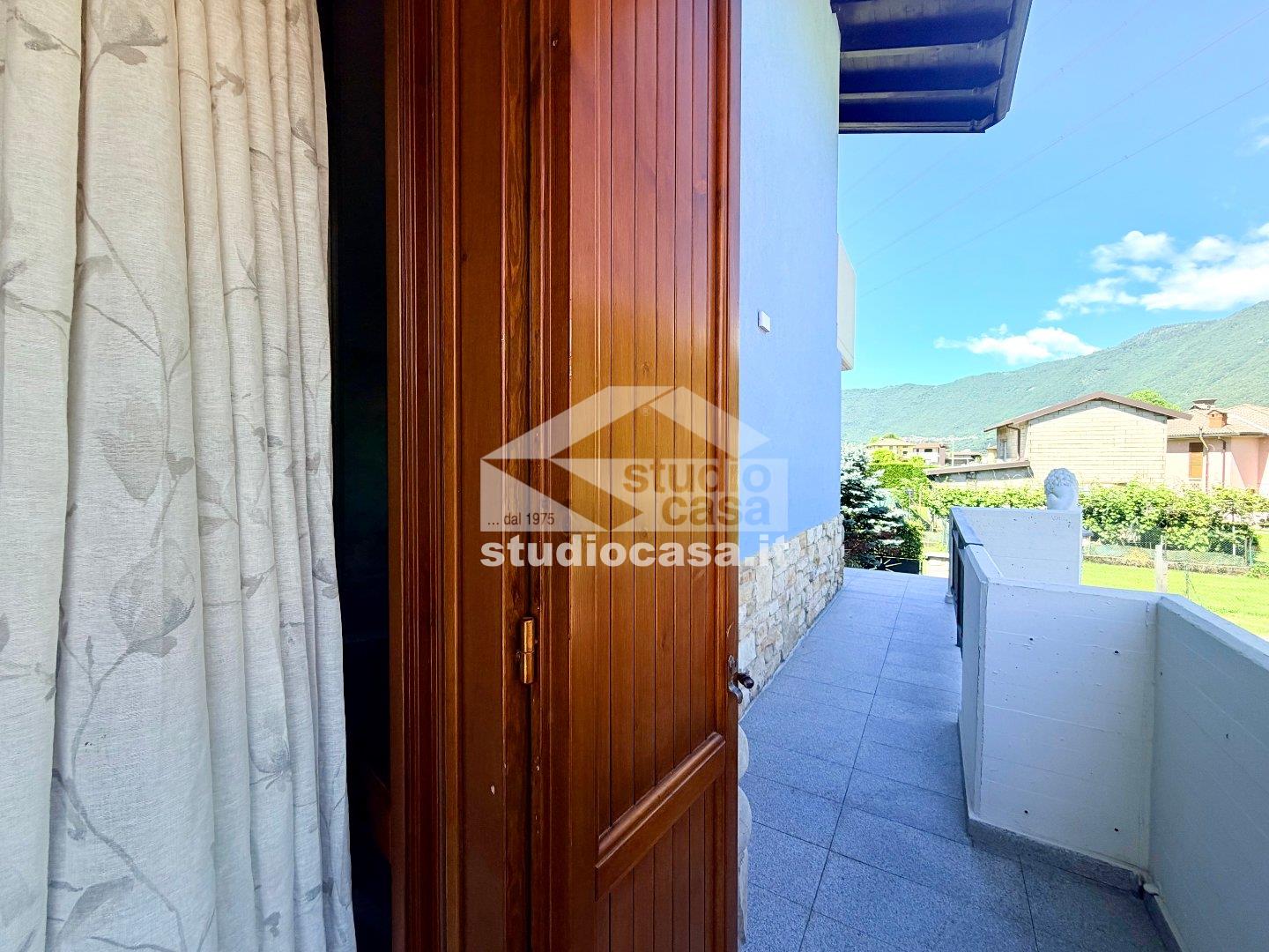 Villa a schiera di testa in vendita a Endine Gaiano