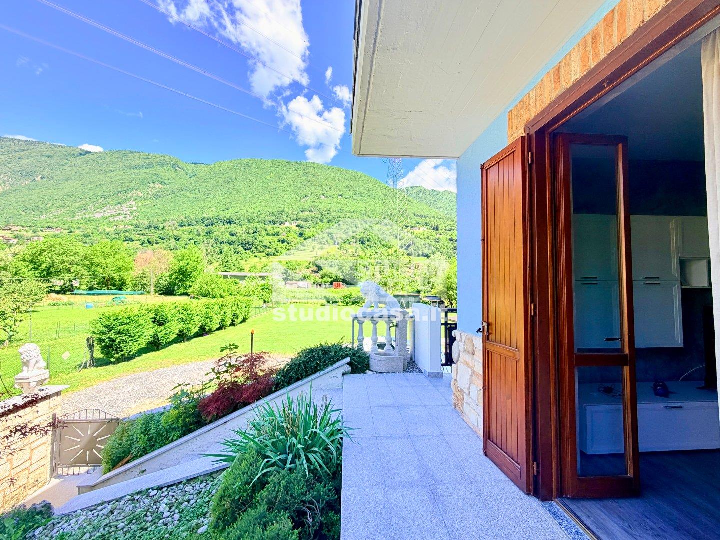 Villa a schiera di testa in vendita a Endine Gaiano
