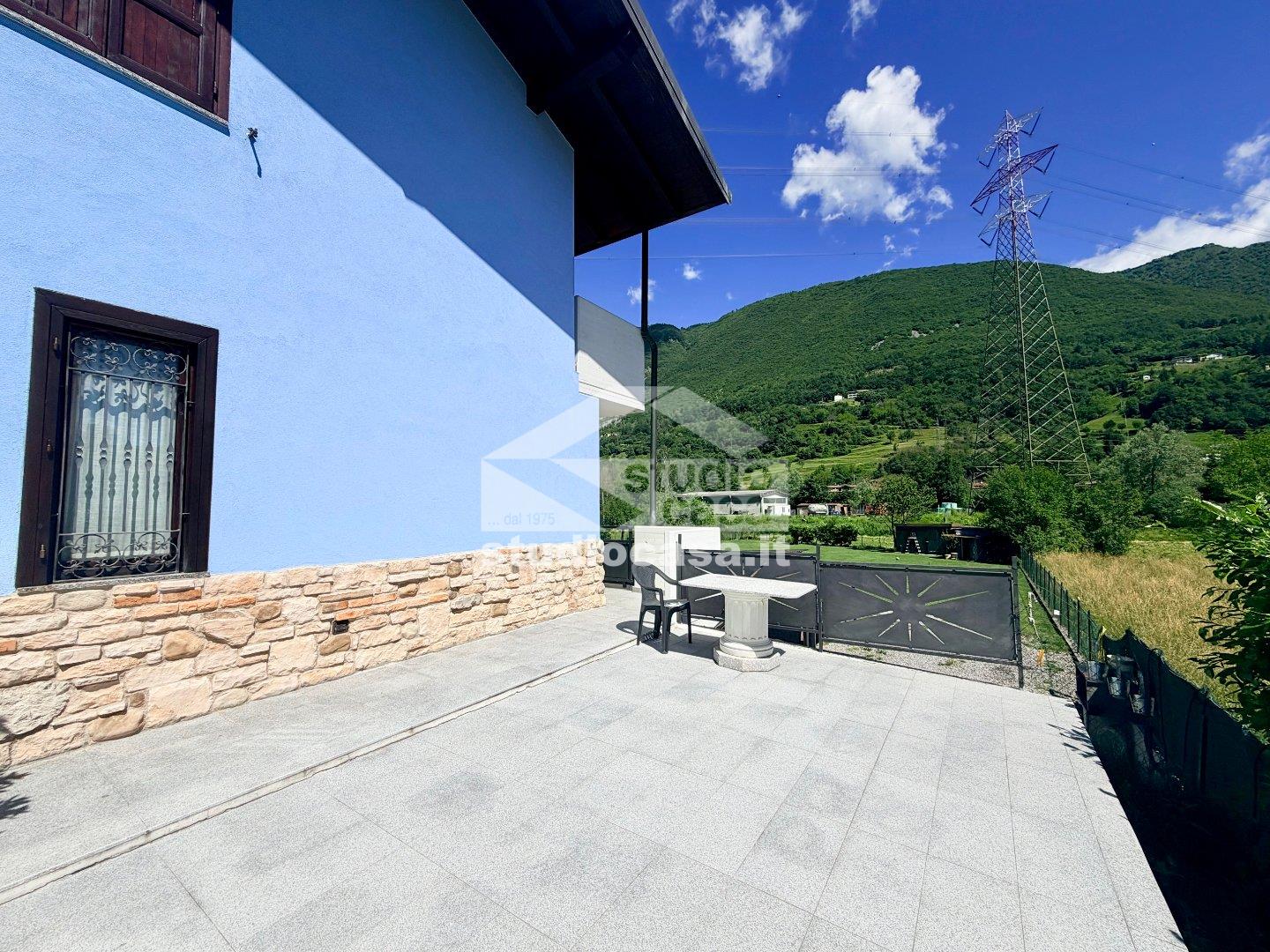 Villa a schiera di testa in vendita a Endine Gaiano