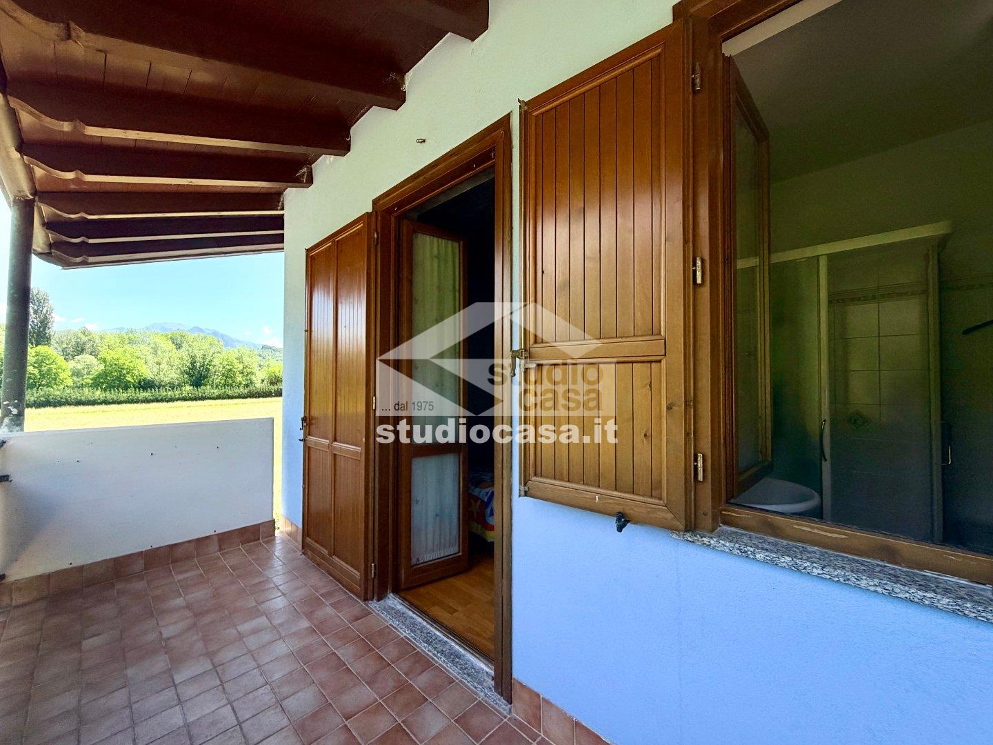 Villa a schiera di testa in vendita a Endine Gaiano