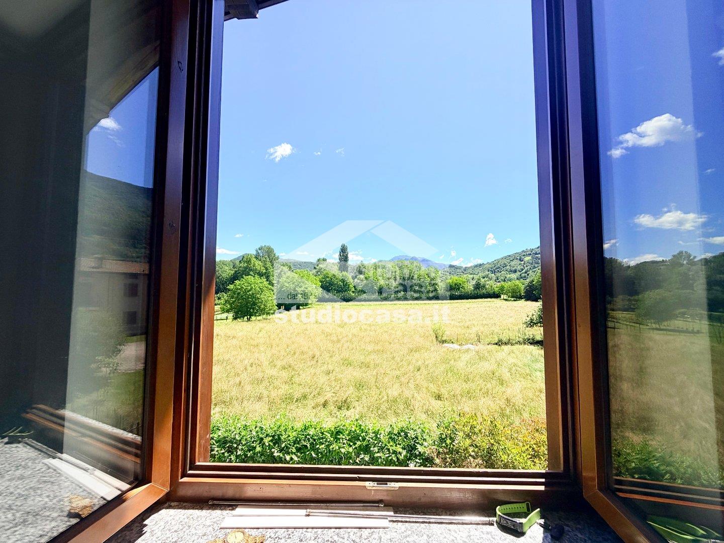 Villa a schiera di testa in vendita a Endine Gaiano