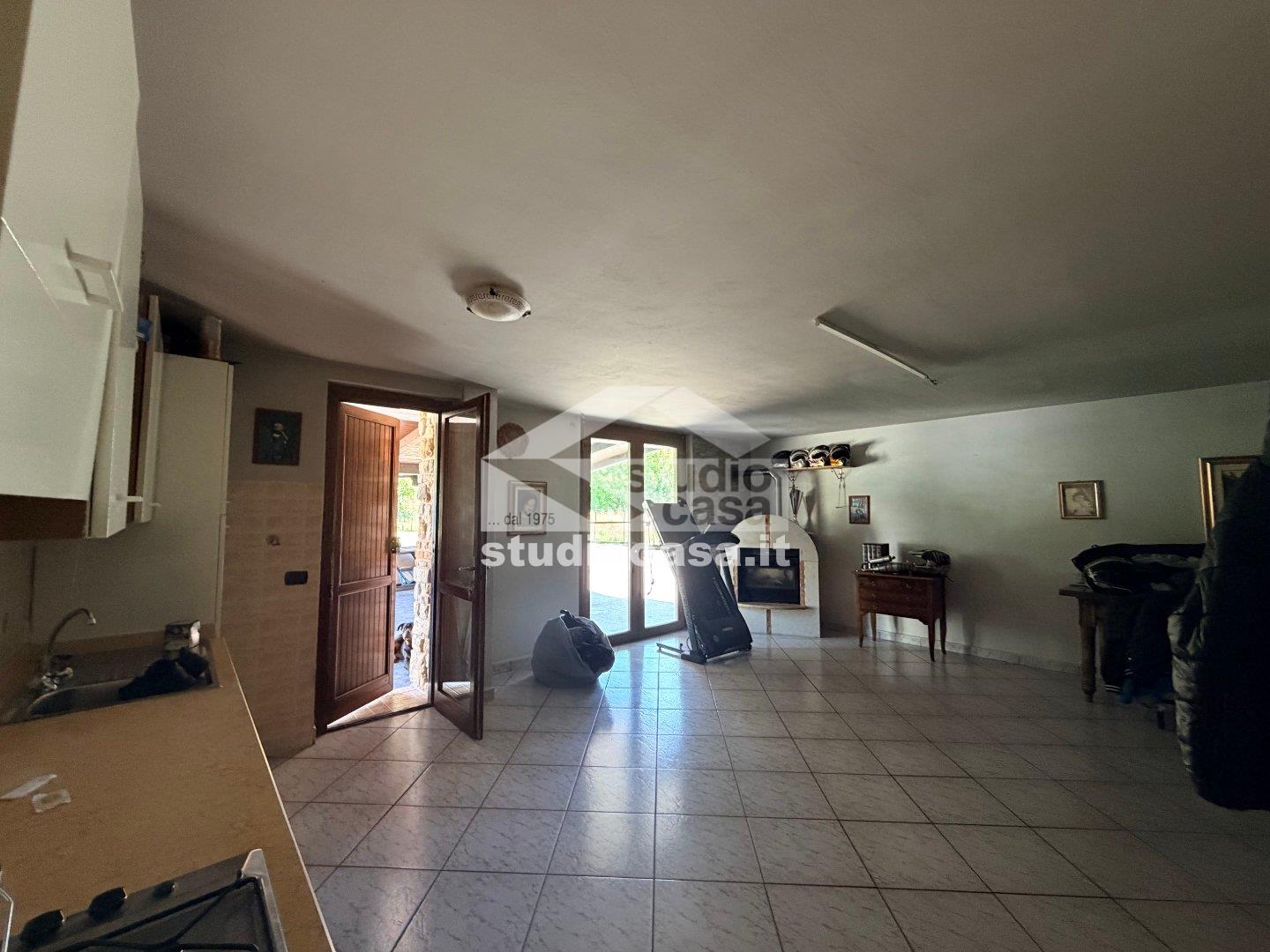 Villa a schiera di testa in vendita a Endine Gaiano