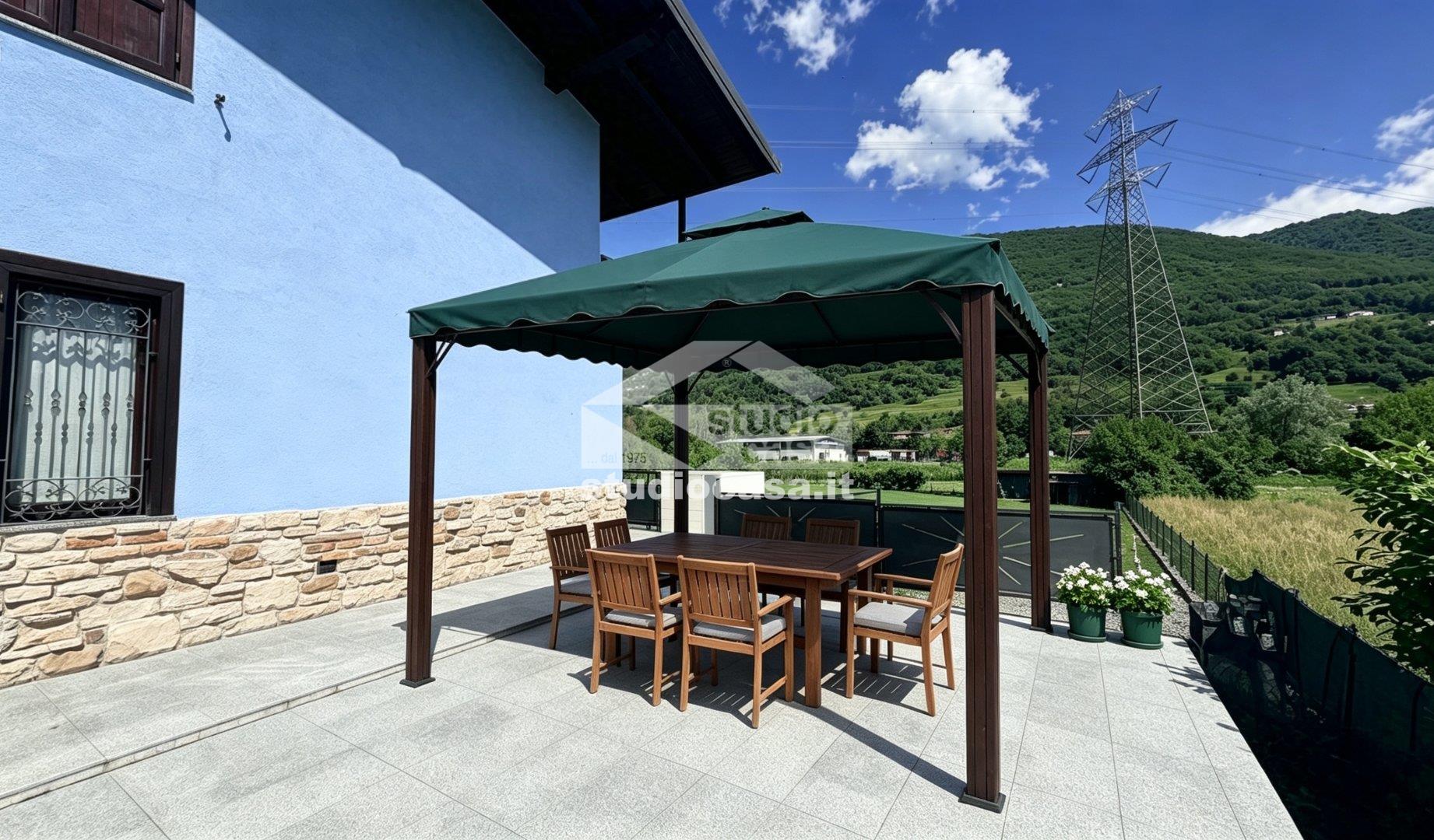 Villa a schiera di testa in vendita a Endine Gaiano