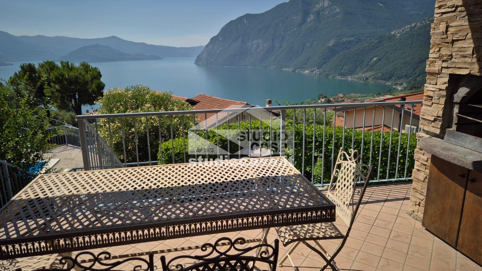 Villa a schiera in vendita a Riva di Solto
