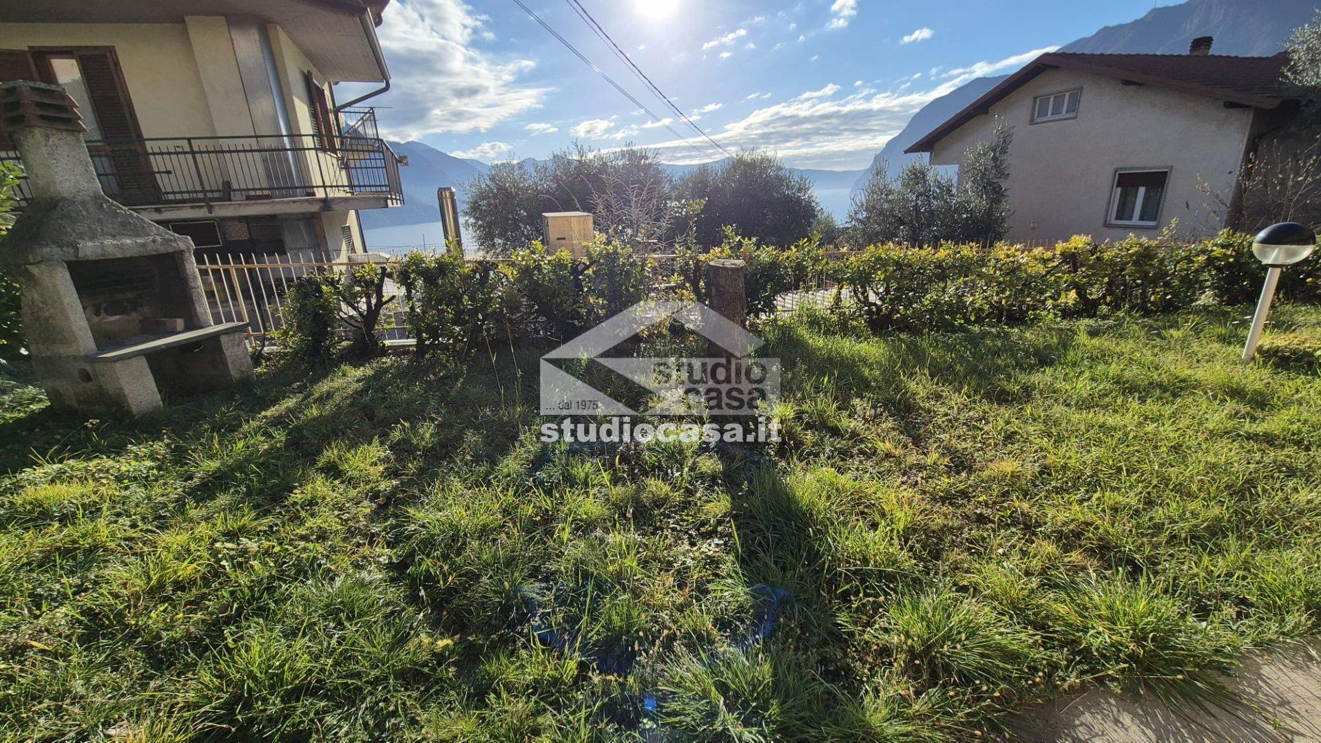 Appartamento in vendita a Riva di Solto