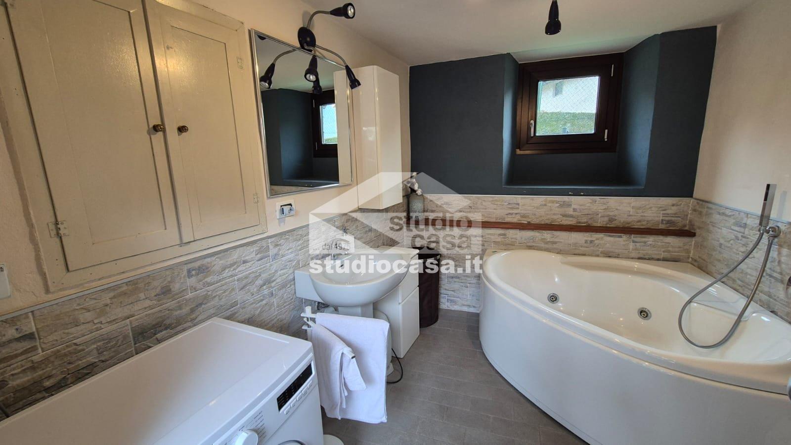 Casa Unifamiliare in vendita a Riva di Solto