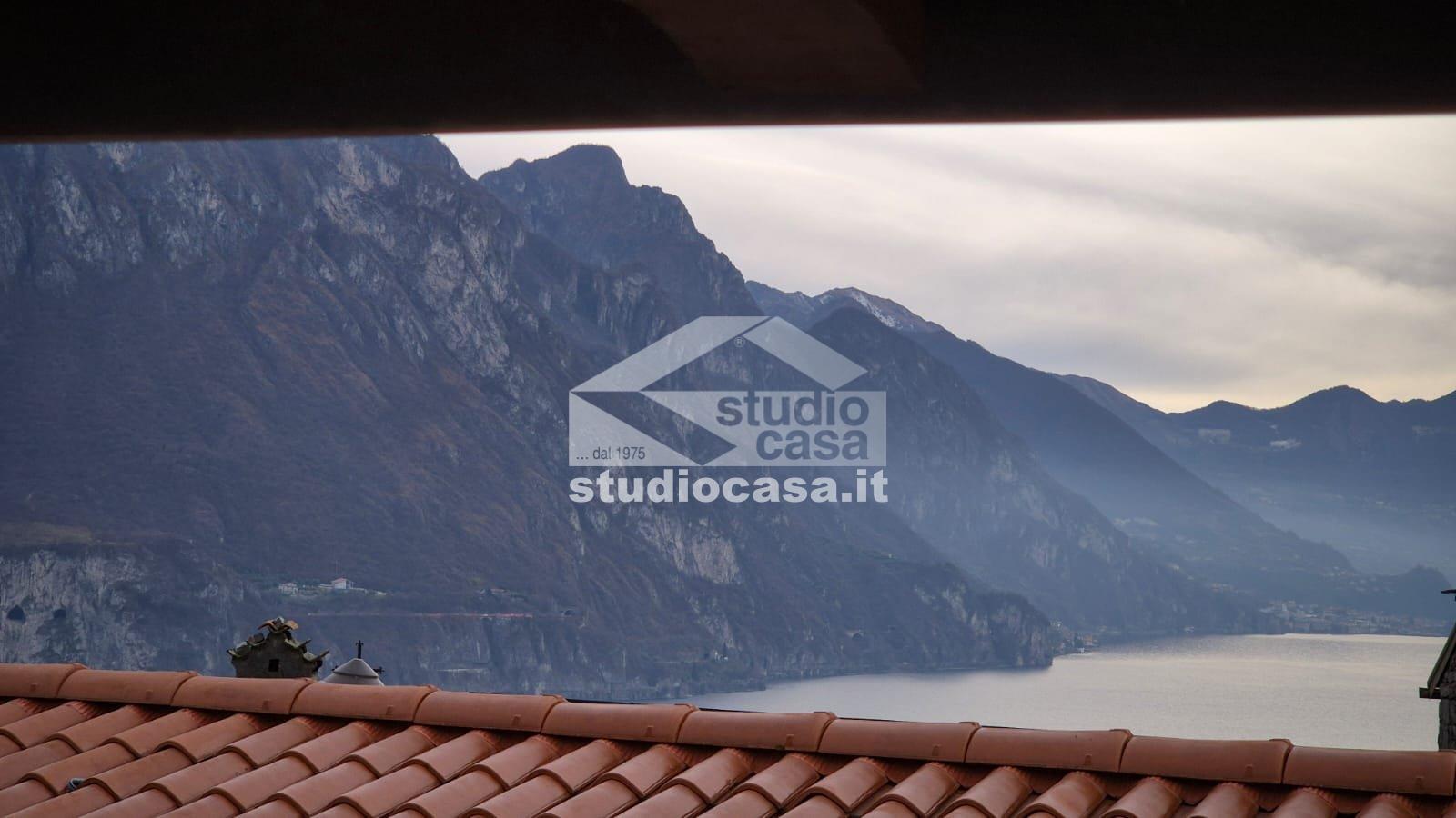 Casa Unifamiliare in vendita a Riva di Solto