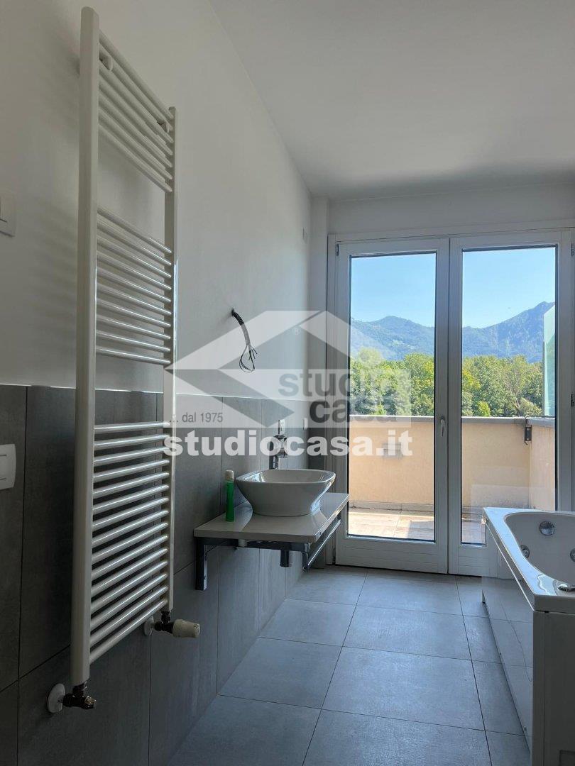 Appartamento in vendita a Costa Volpino