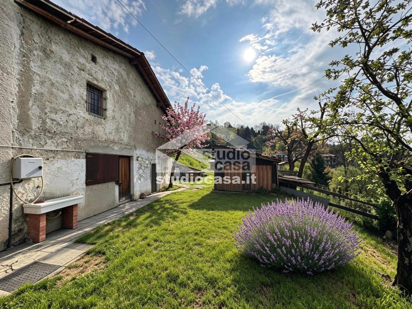 Casale in vendita a Bossico