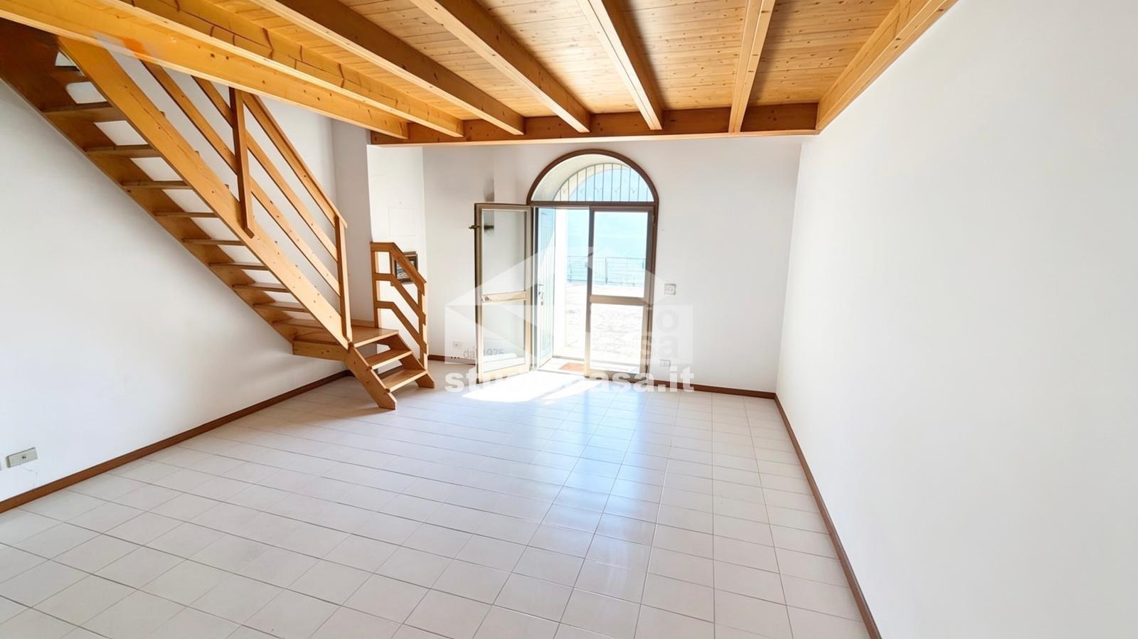 Appartamento in vendita a Riva di Solto
