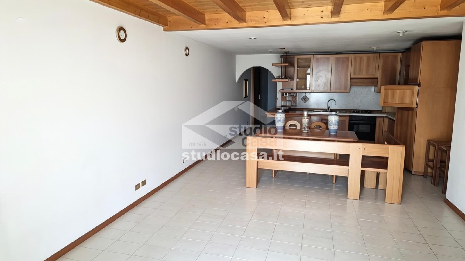 Appartamento in vendita a Riva di Solto