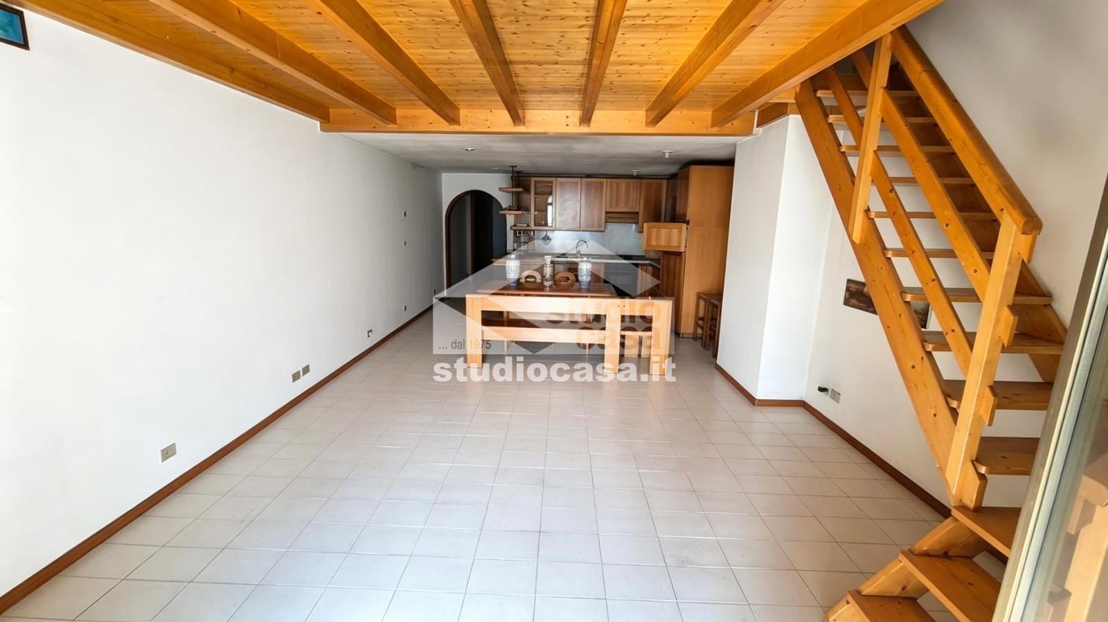 Appartamento in vendita a Riva di Solto