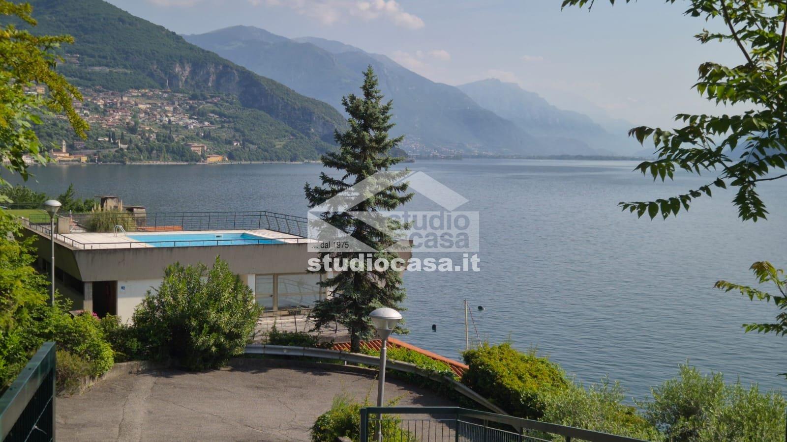 Appartamento in vendita a Riva di Solto