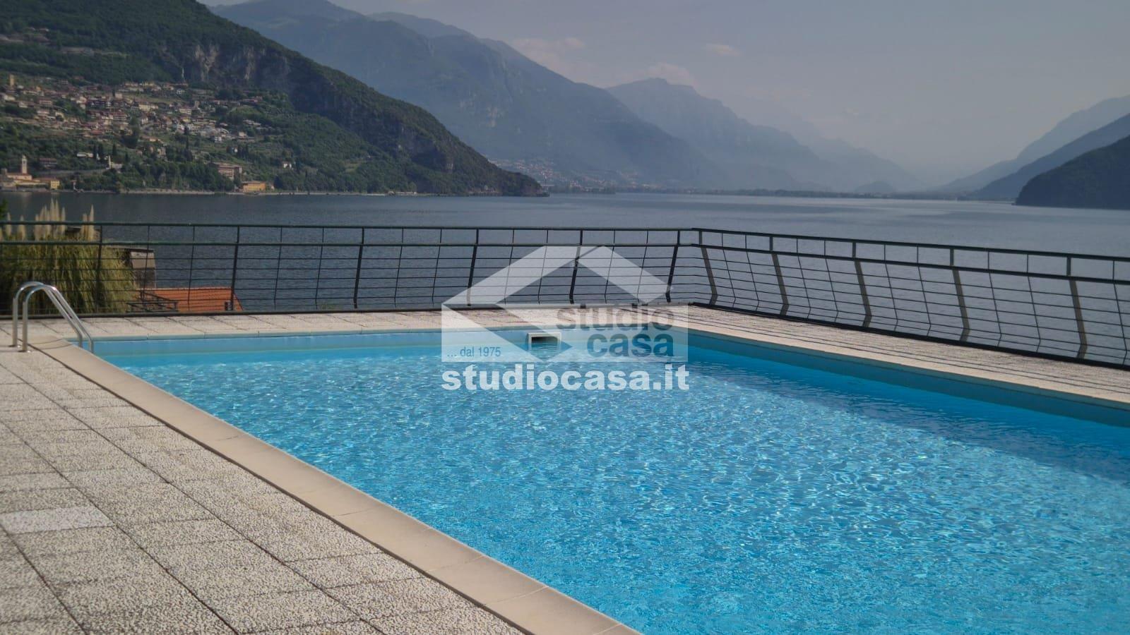 Appartamento in vendita a Riva di Solto