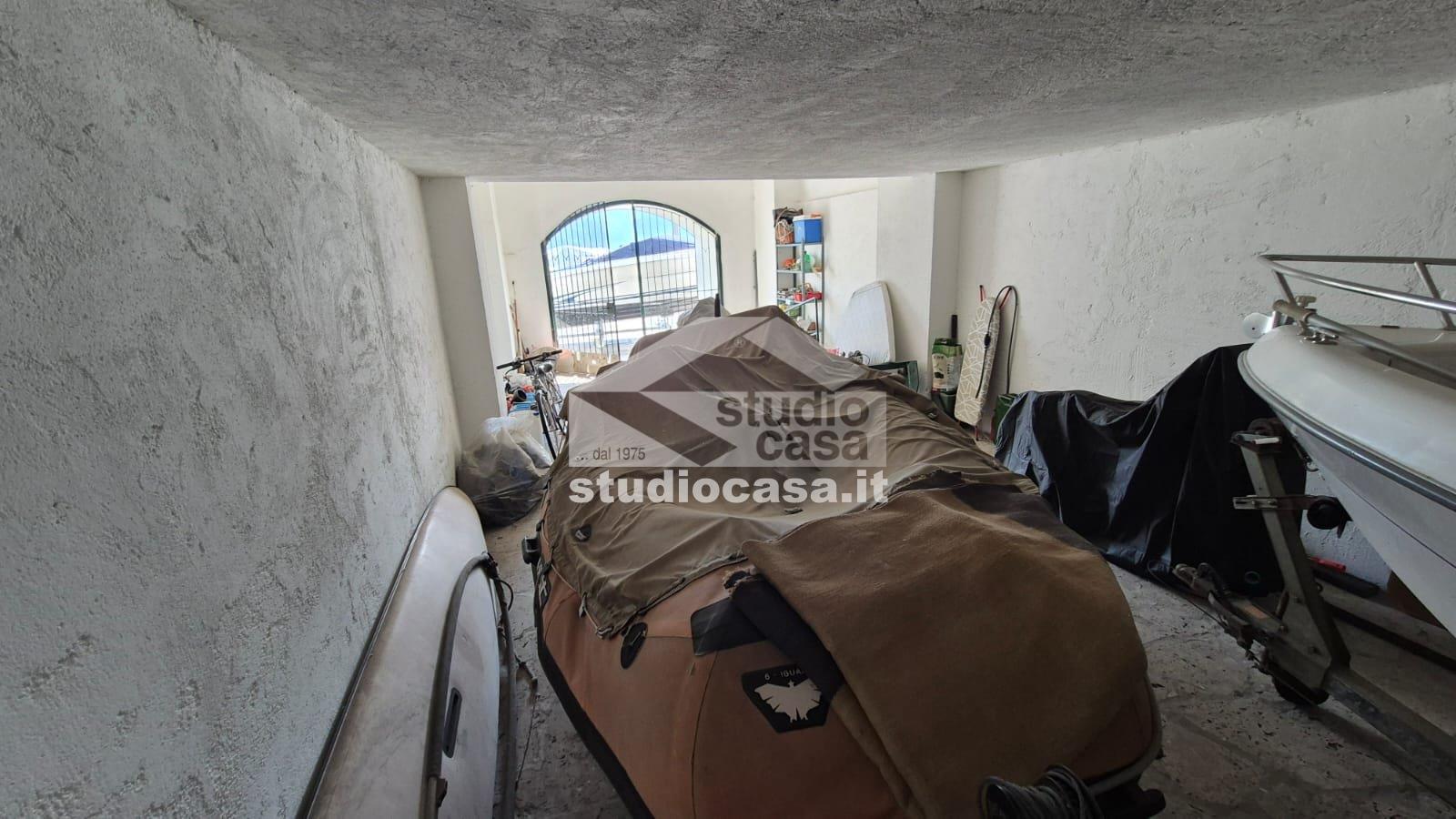 Appartamento in vendita a Riva di Solto