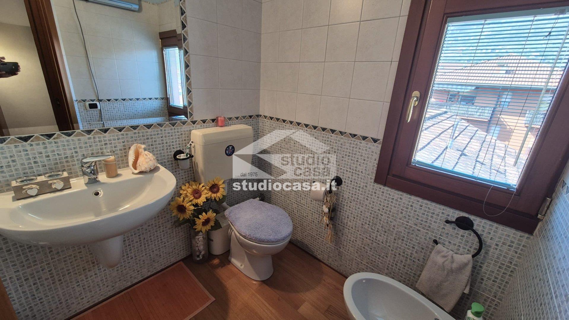 Appartamento in vendita a Costa Volpino