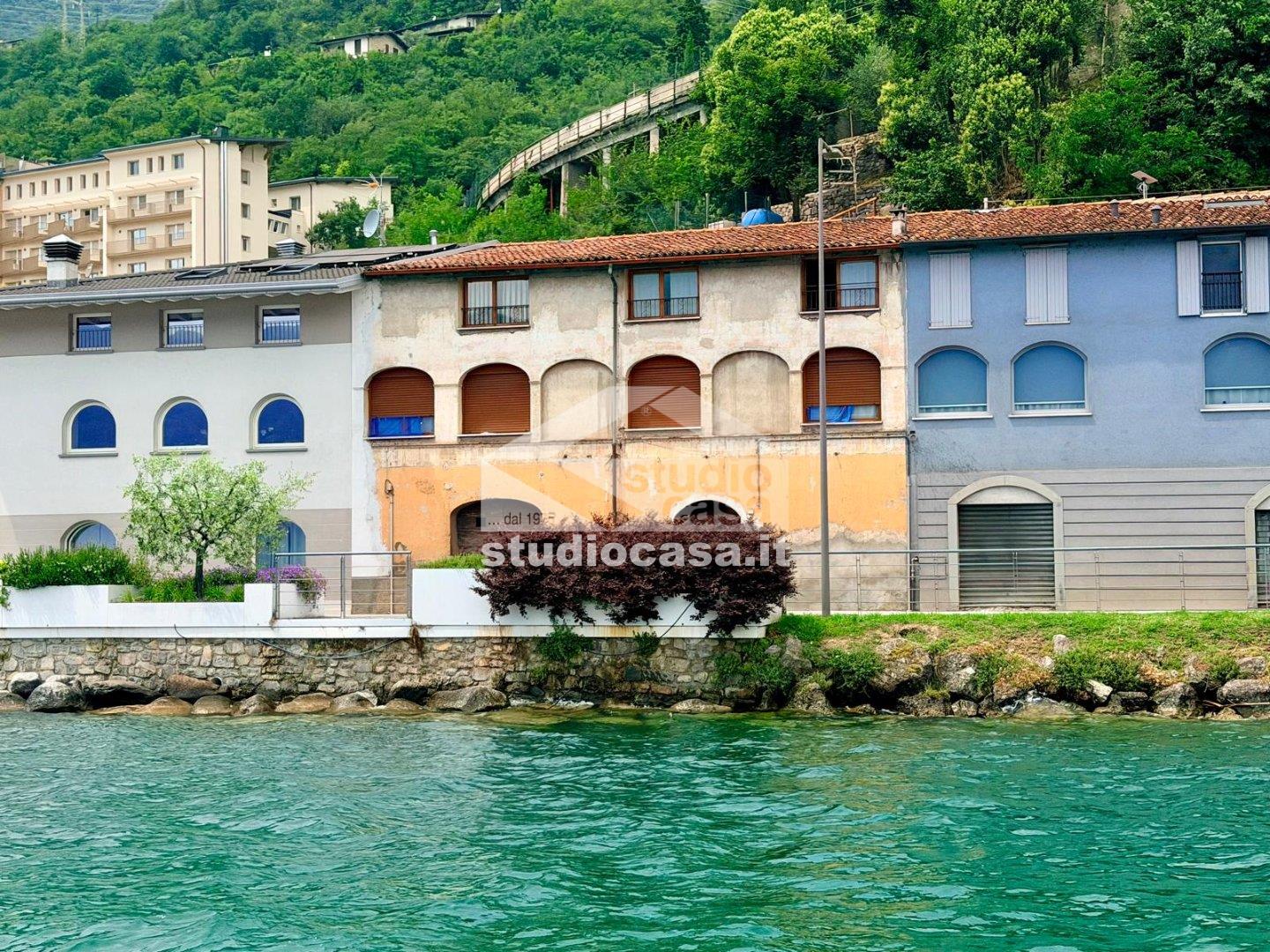 Attico in vendita a Costa Volpino