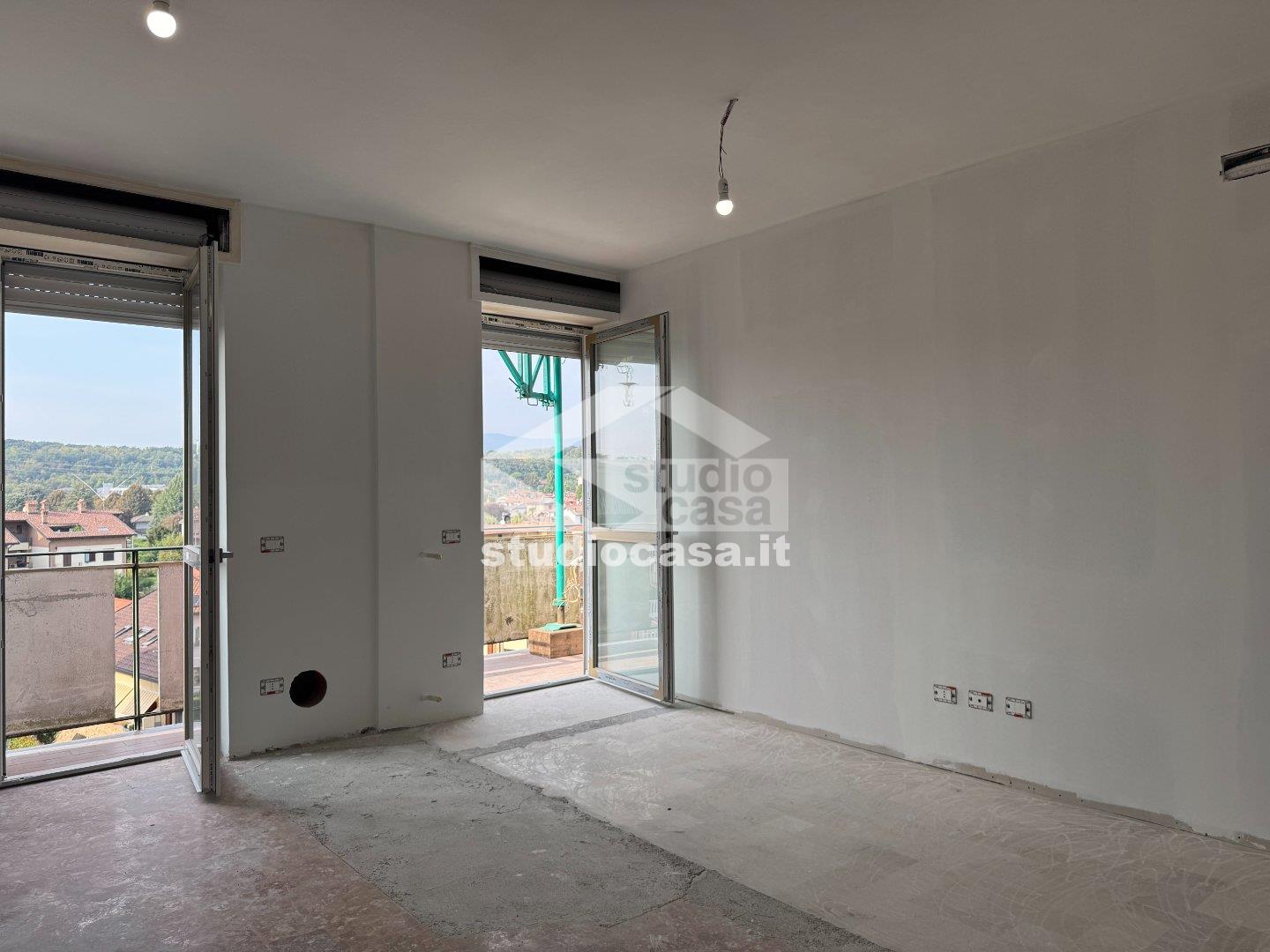 Appartamento in vendita a Carugo