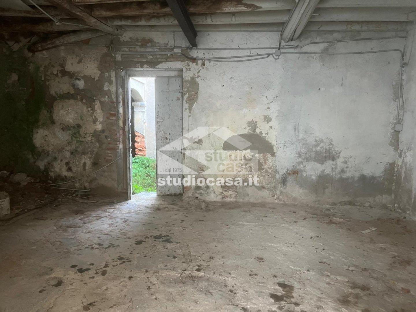 Magazzino in vendita a Galbiate