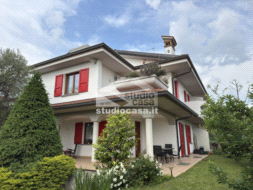 Villa Bifamiliare in vendita a Terno d'Isola