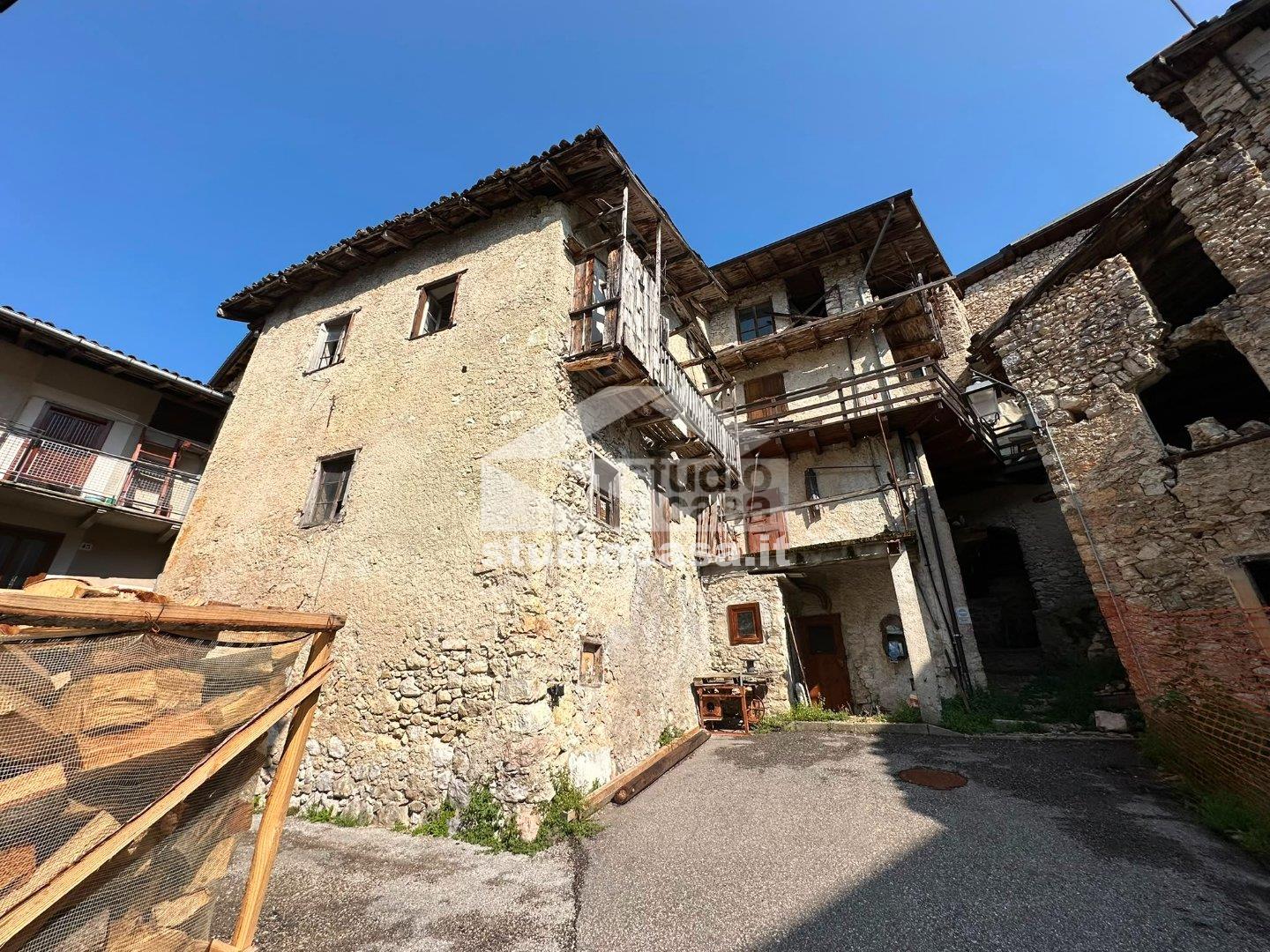 Casa Rustica in vendita a Terragnolo