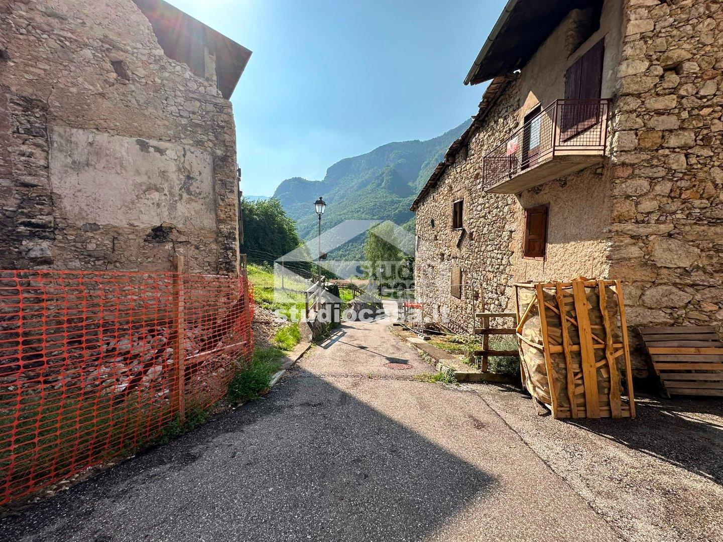 Casa Rustica in vendita a Terragnolo