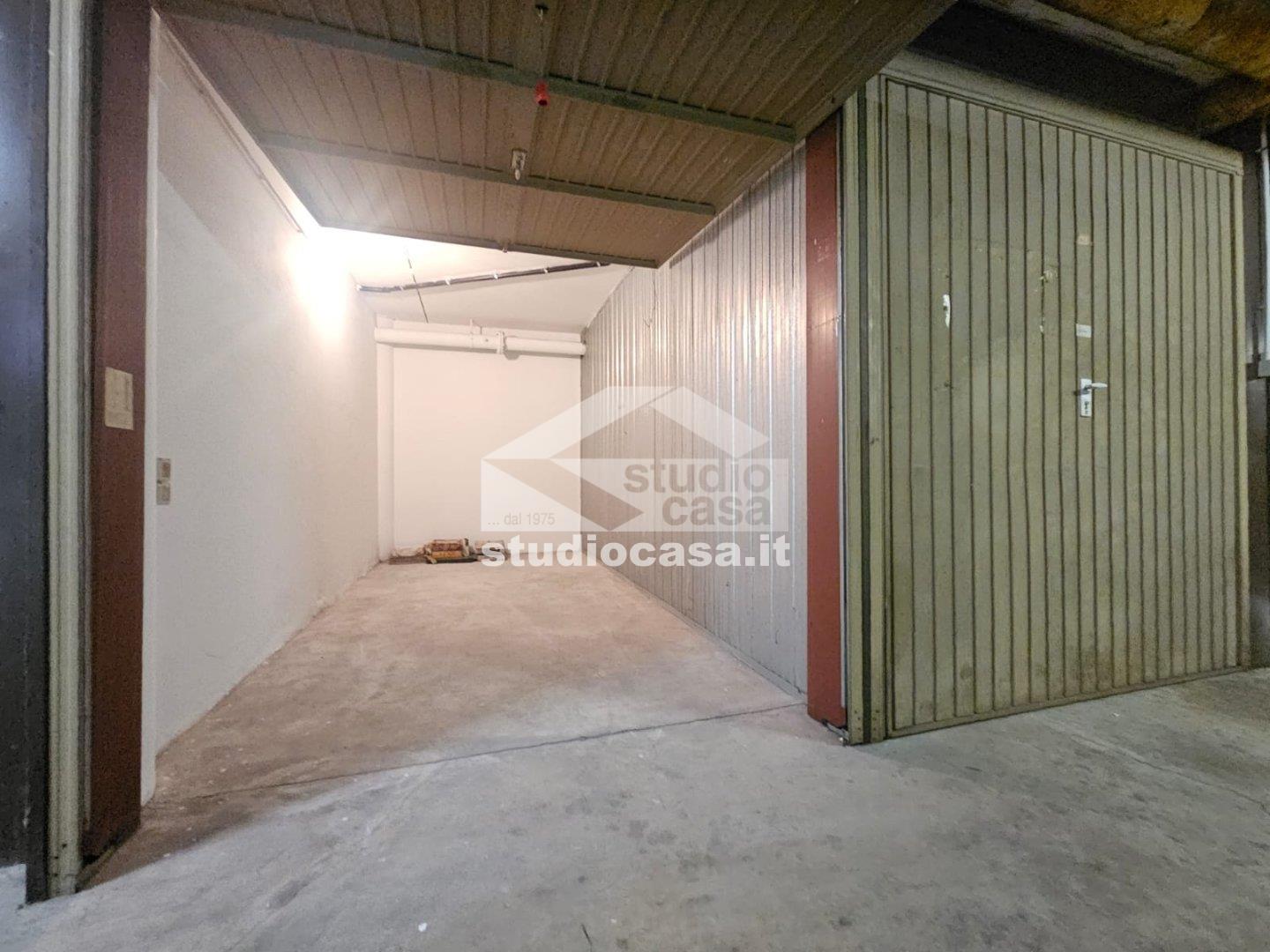 Box / Autorimessa in vendita a Rovereto