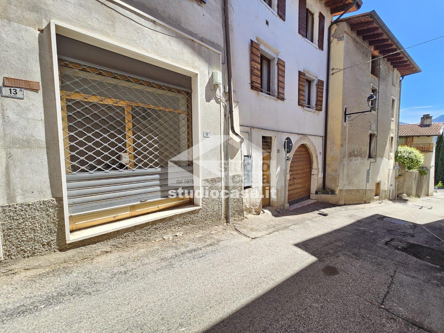 Box / Autorimessa in vendita a Isera