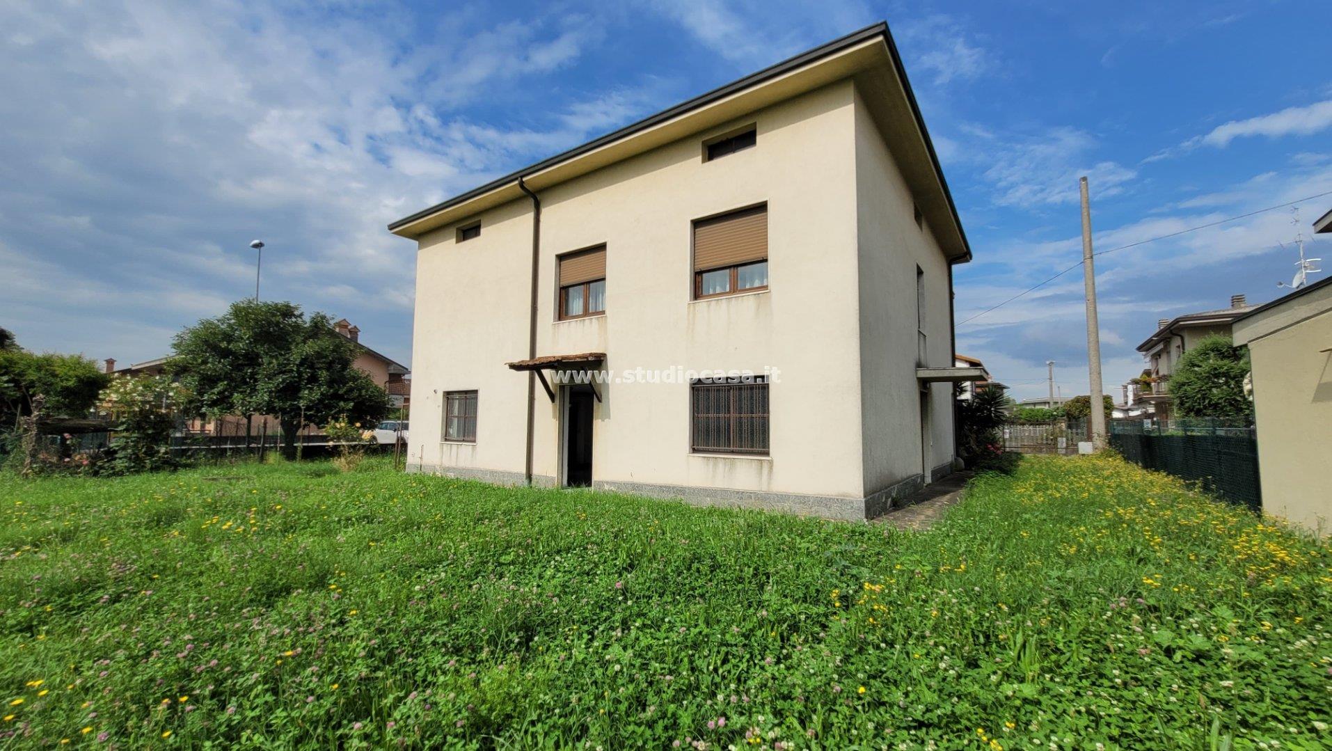 Villa Unifamiliare in vendita a Scanzorosciate