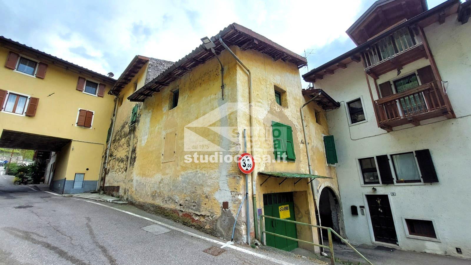 Casa Plurifamiliare in vendita a Ala