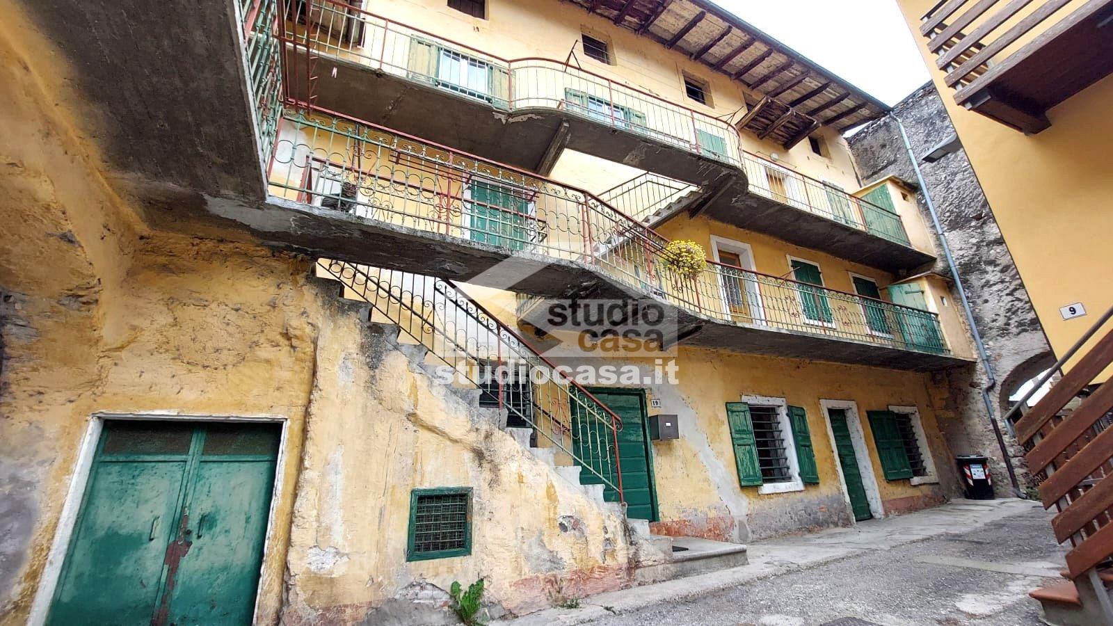 Casa Plurifamiliare in vendita a Ala