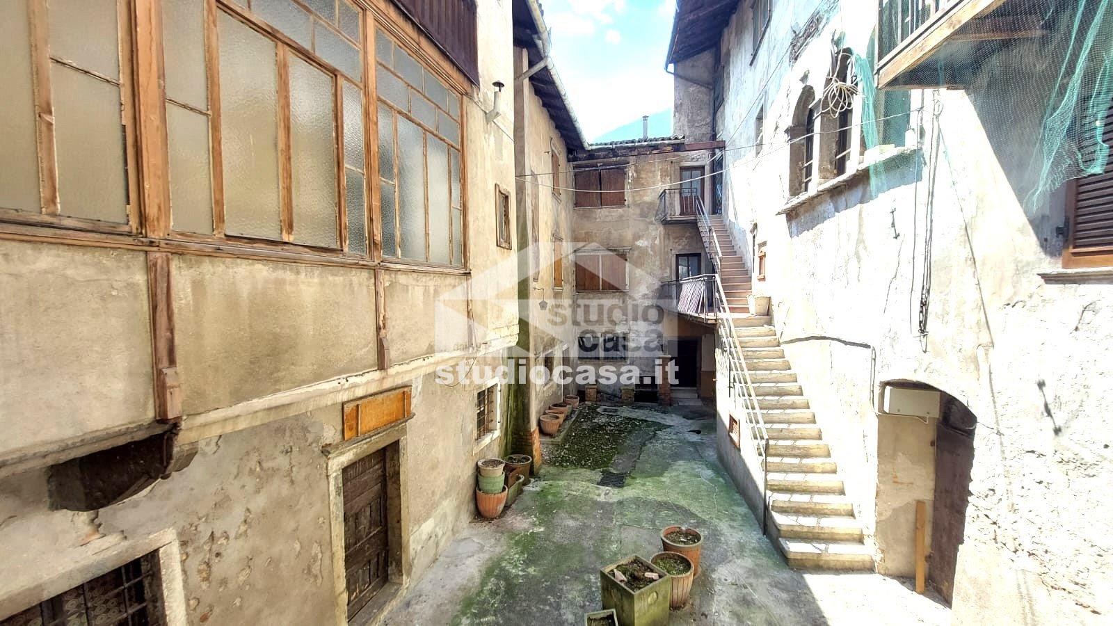 Casa Plurifamiliare in vendita a Ala