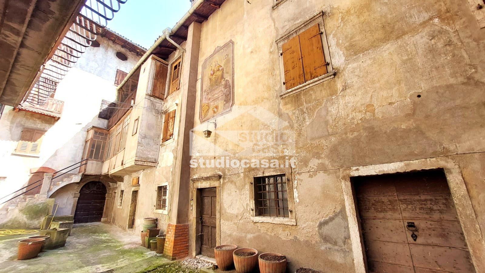 Casa Plurifamiliare in vendita a Ala