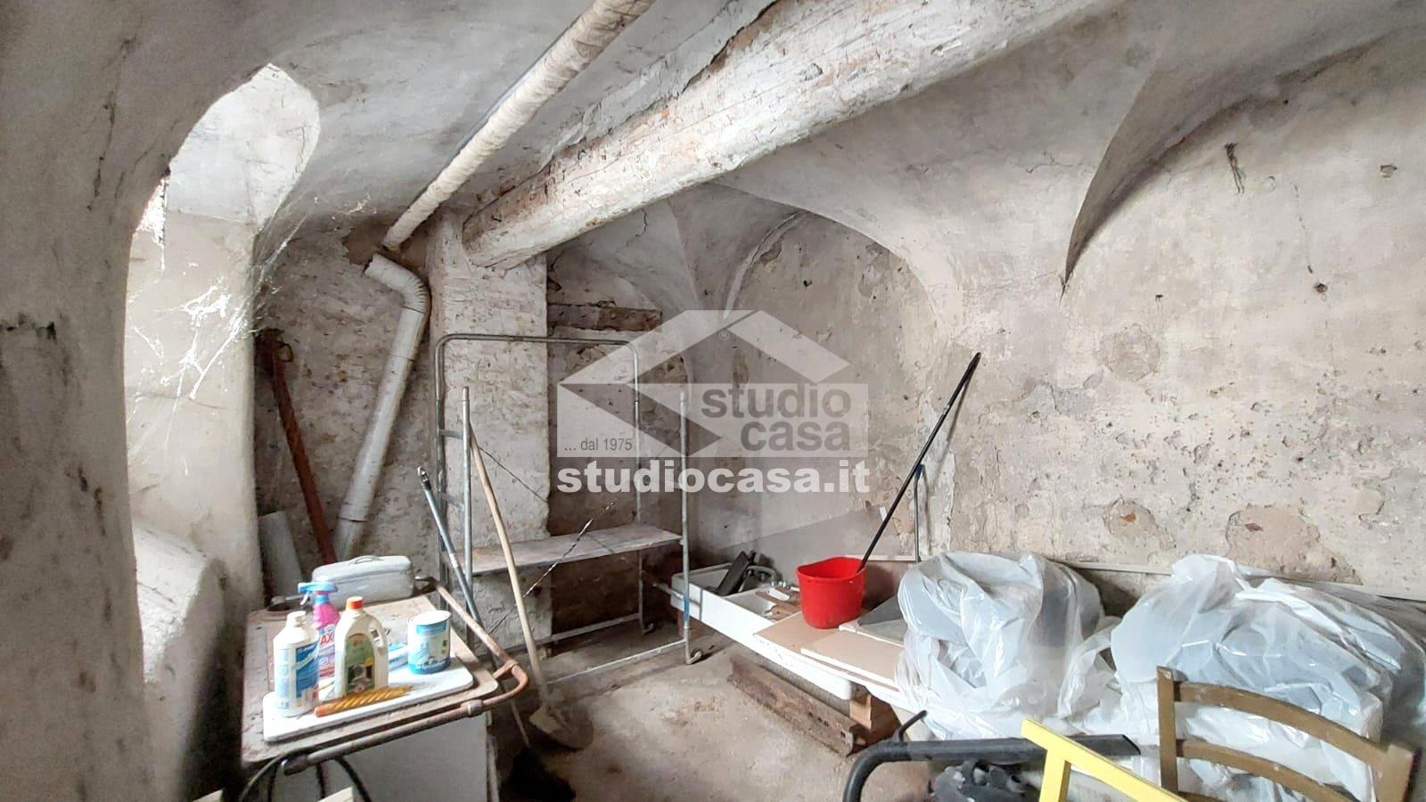 Casa Plurifamiliare in vendita a Ala