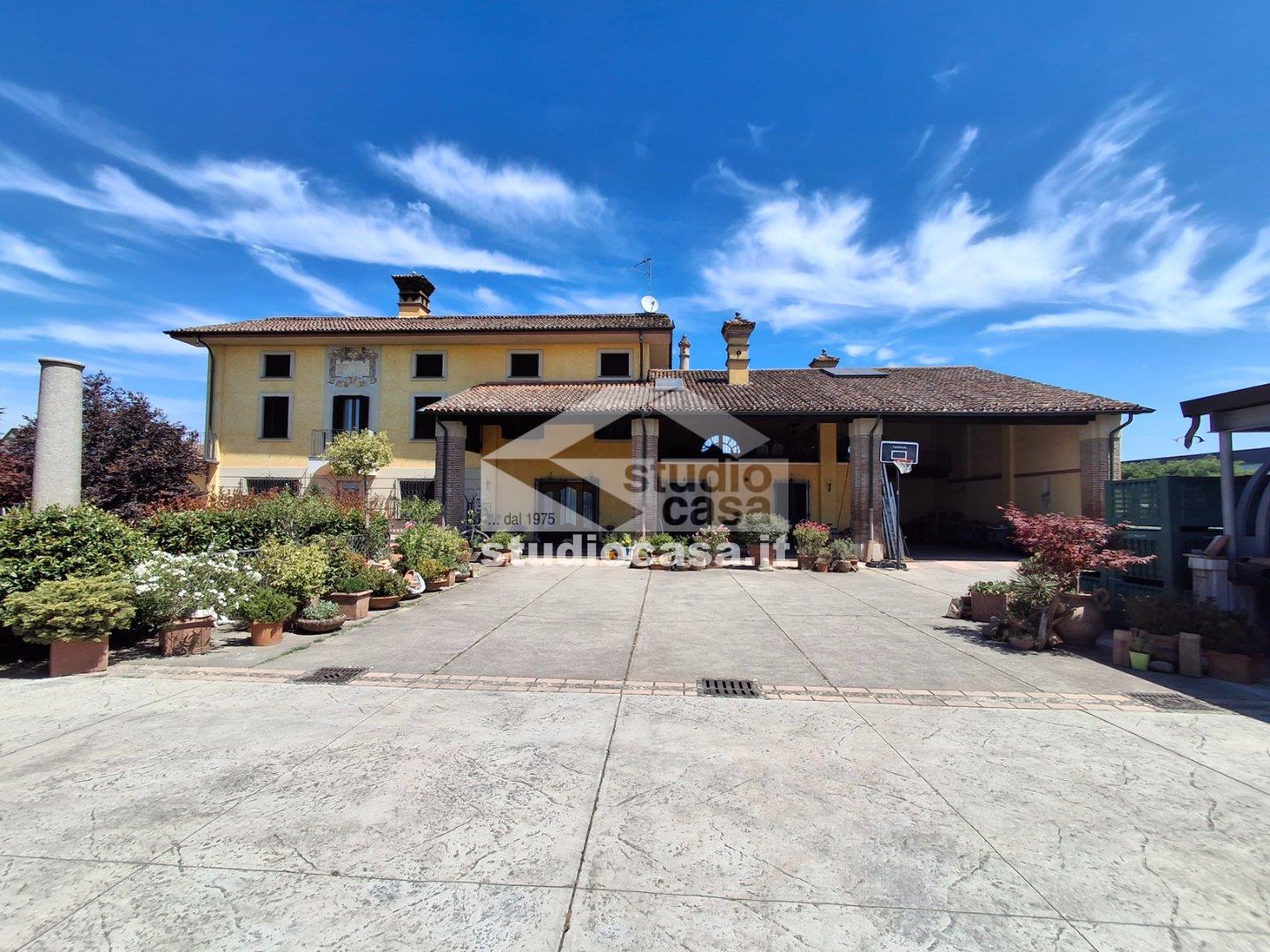 Casa Plurifamiliare in vendita a Soresina
