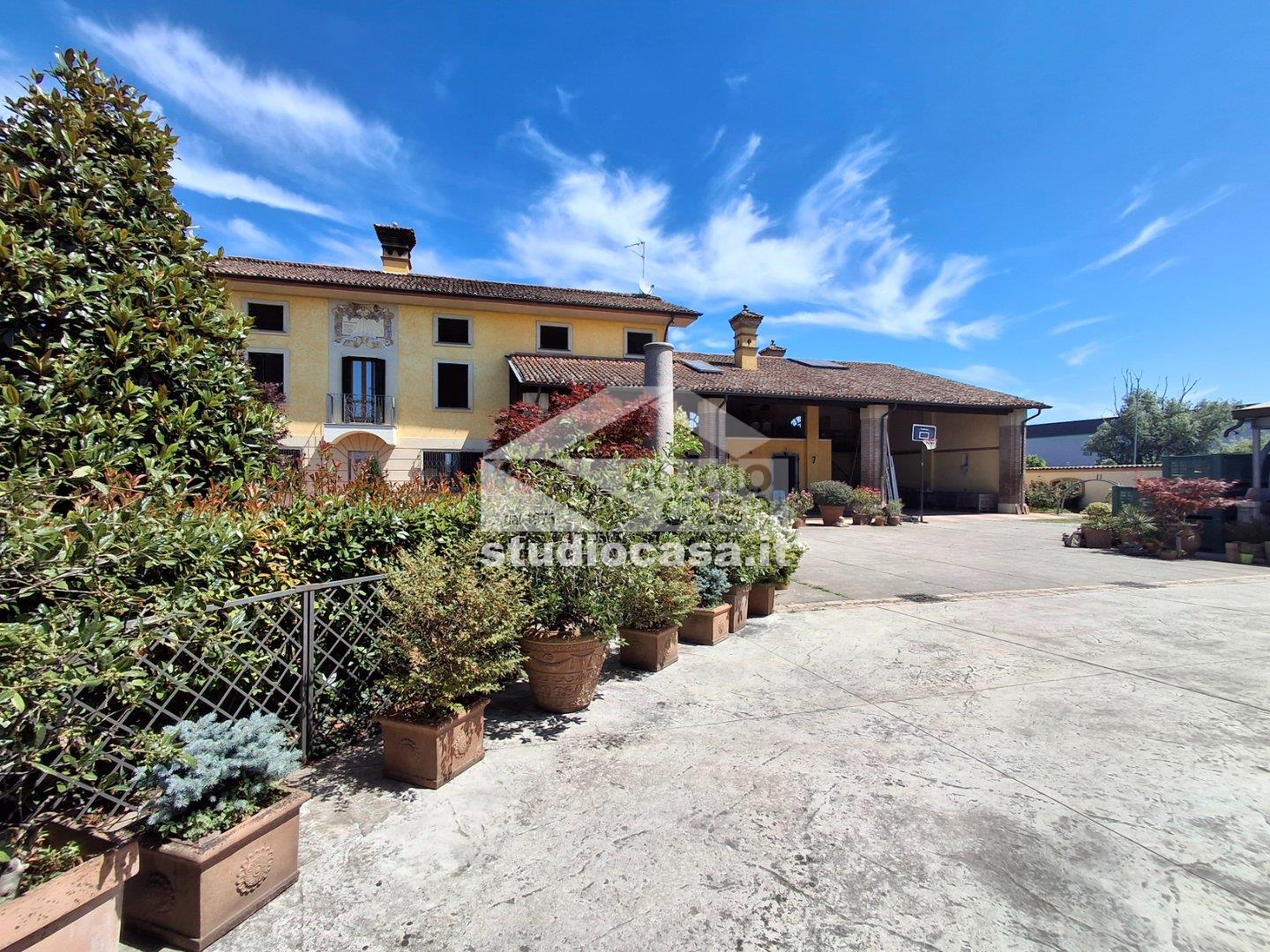 Casa Plurifamiliare in vendita a Soresina