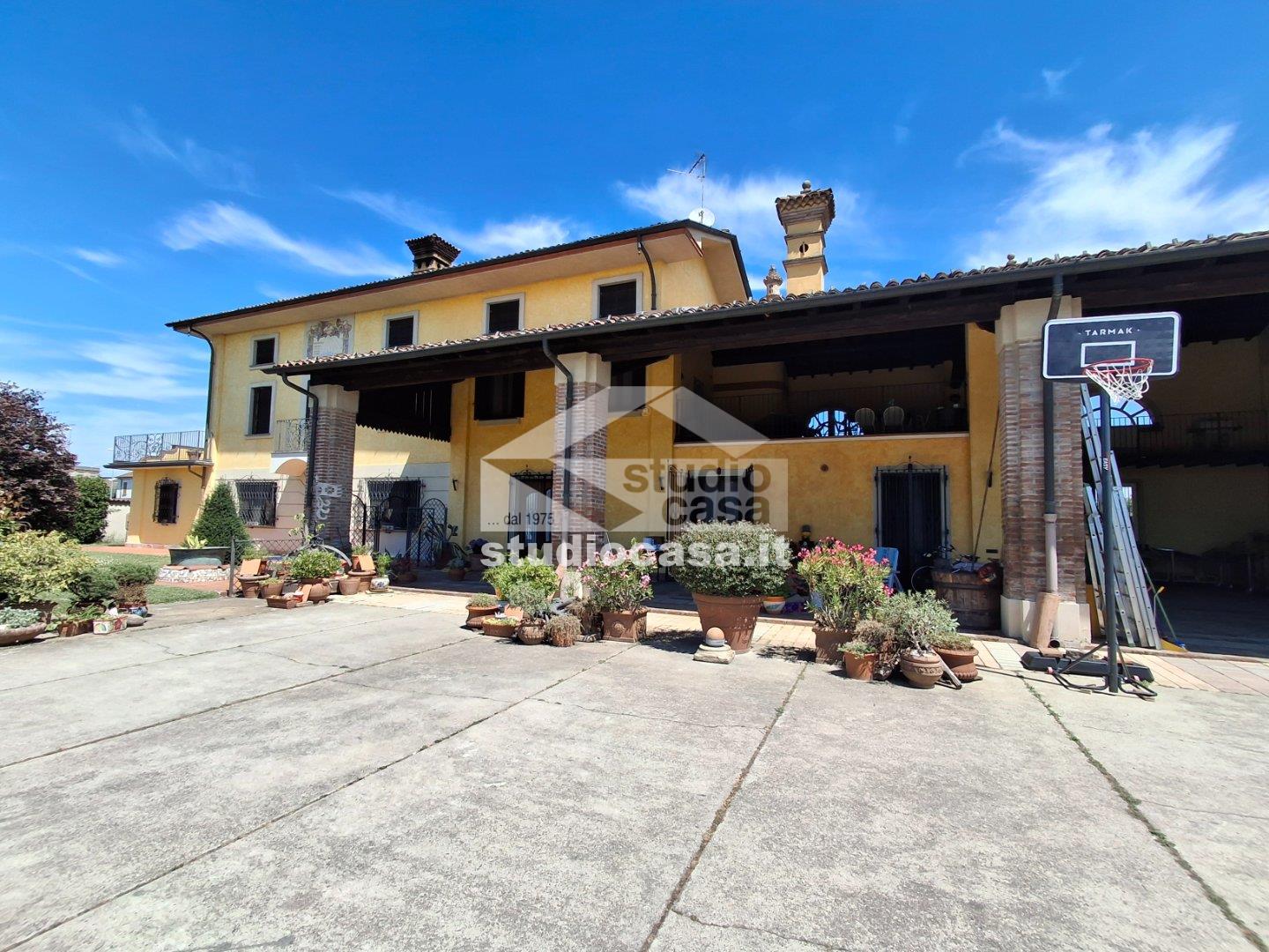 Casa Plurifamiliare in vendita a Soresina