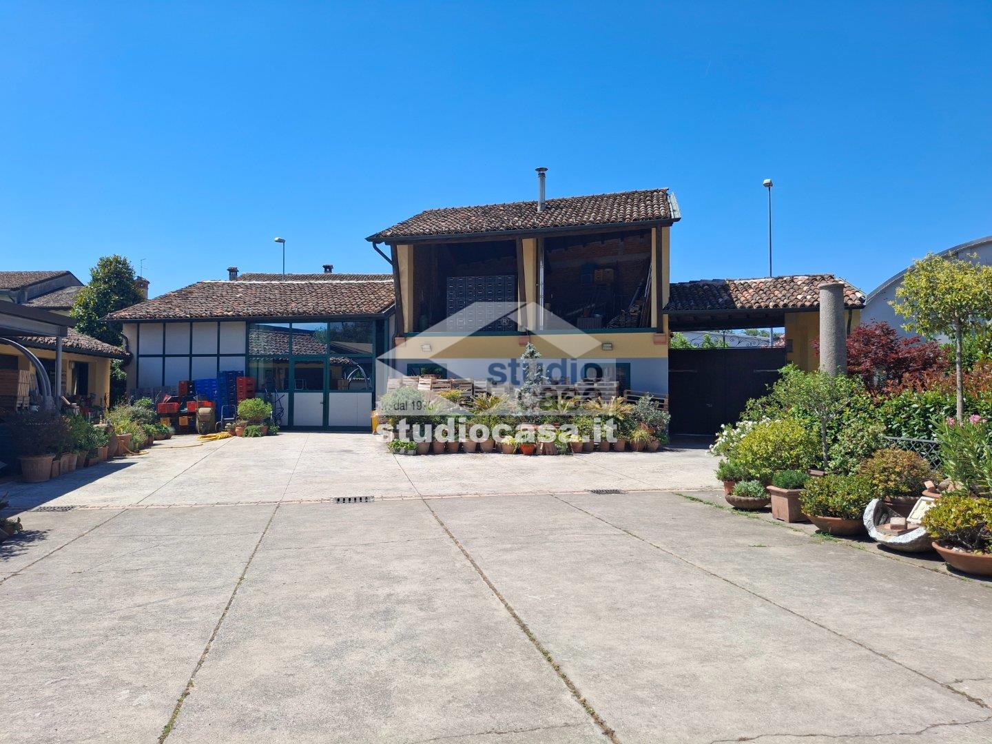 Casa Plurifamiliare in vendita a Soresina