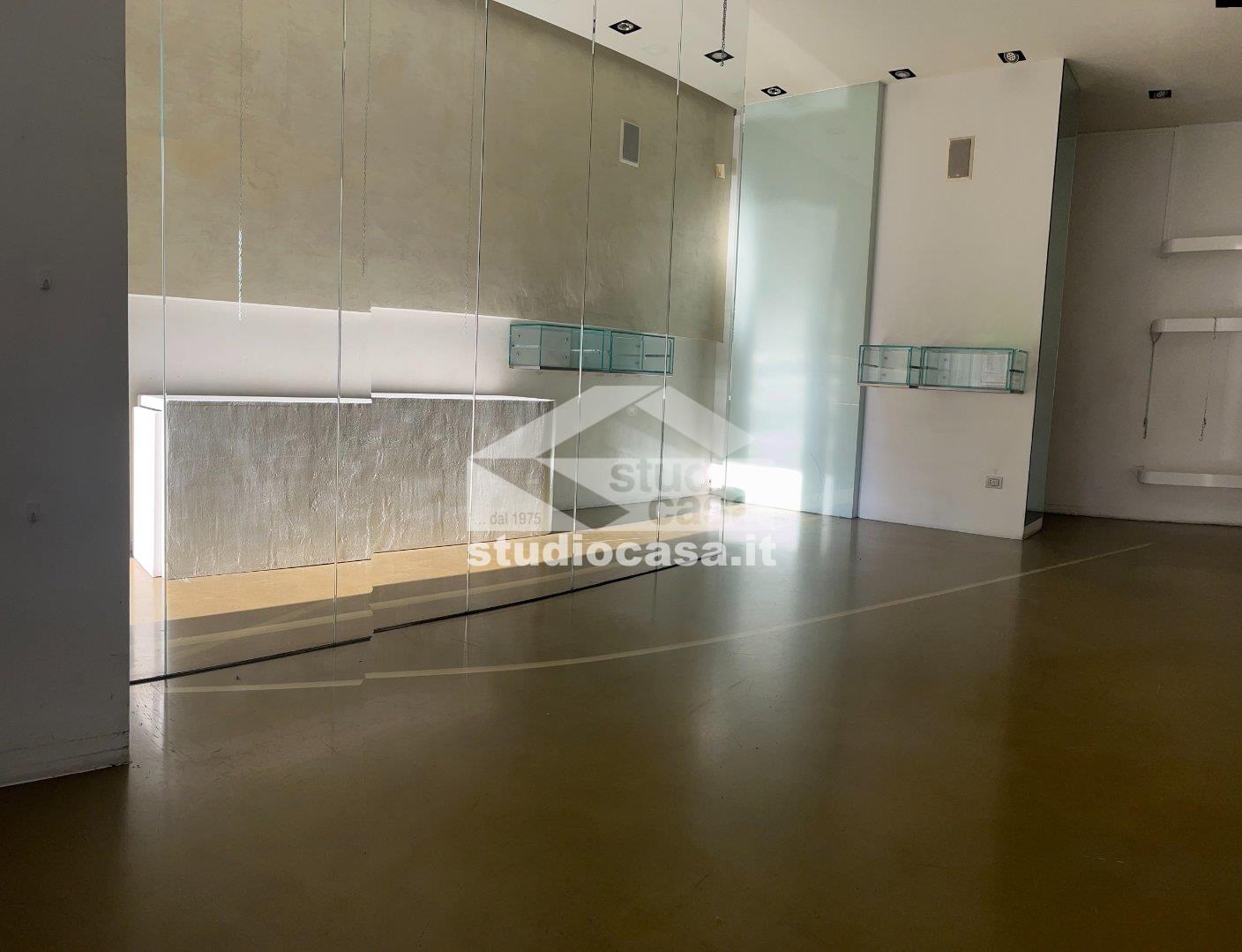 Negozio in affitto a Bergamo