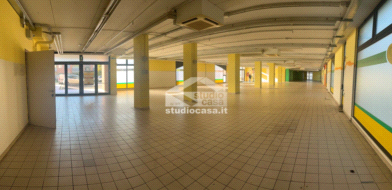 Negozio in vendita a Azzano San Paolo