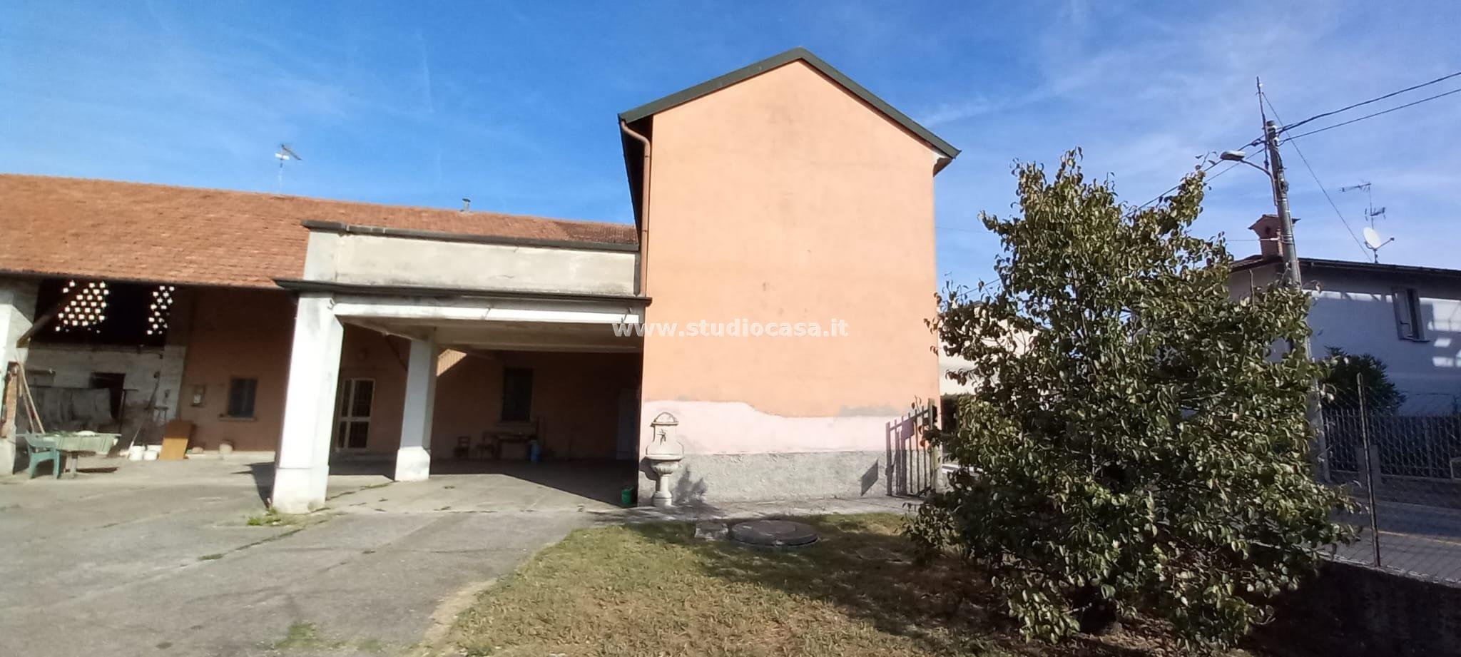 Casa Plurifamiliare in vendita a Palazzo Pignano