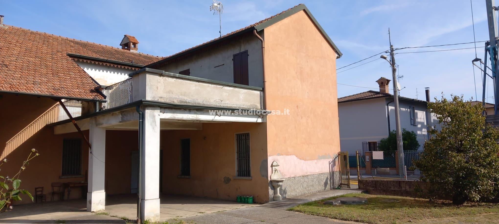 Casa Plurifamiliare in vendita a Palazzo Pignano