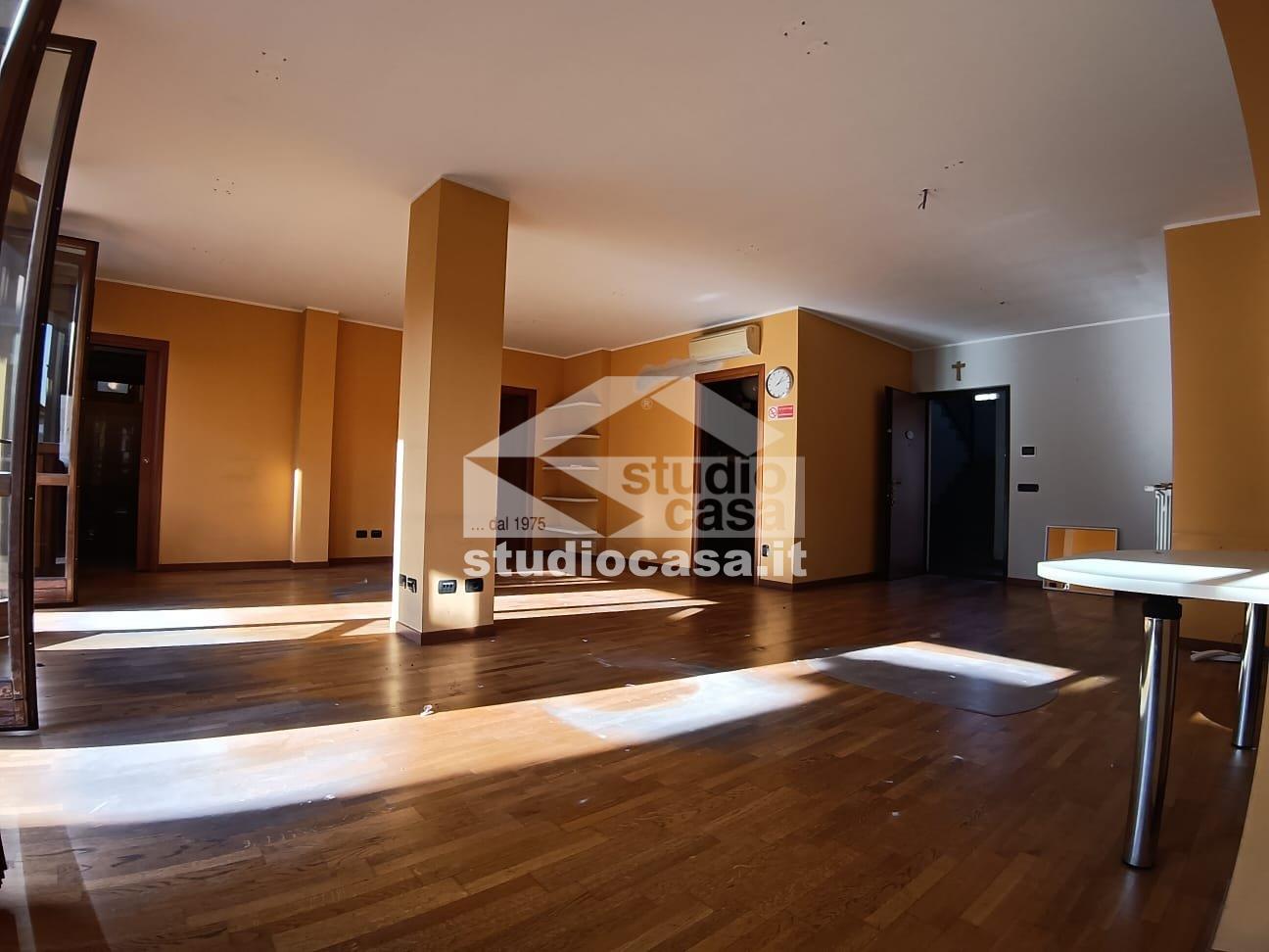 Ufficio in vendita a Pandino